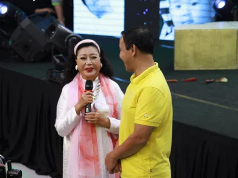 NSND Kim Cương, MC Quyền Linh chia sẻ xúc động tại đêm Gala `Tiếp sức hồi sinh`